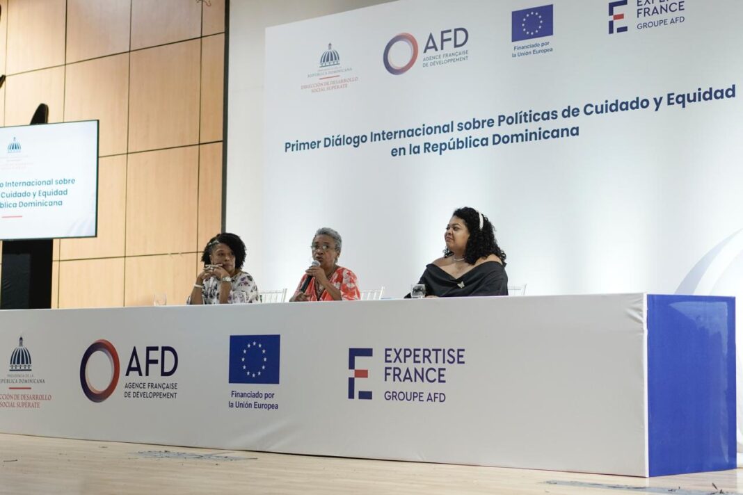 DDSS realiza primer Diálogo Internacional sobre Políticas de Cuidado y Equidad con participación de exministra de Salud de Francia.