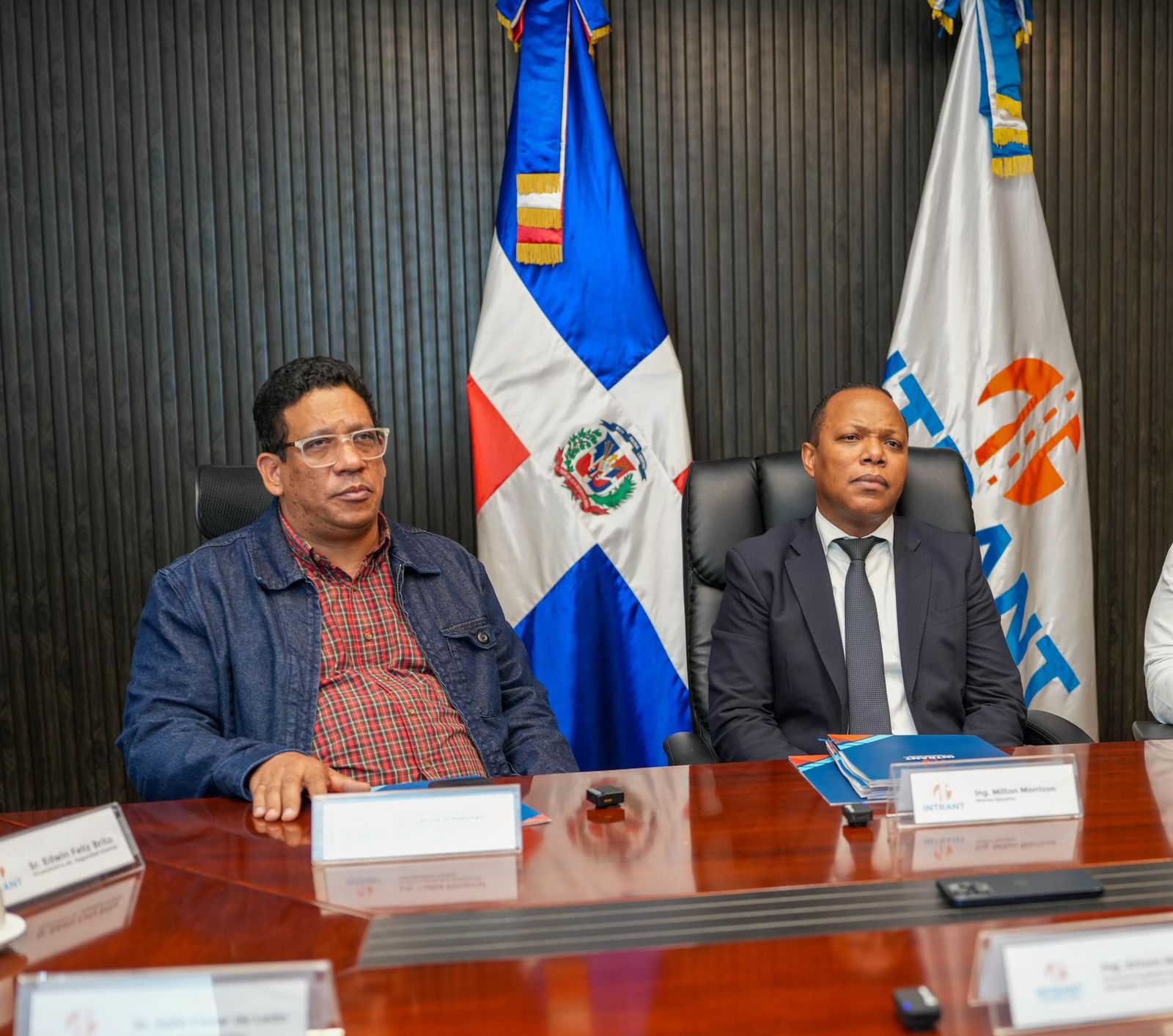 Carlos Pimentel y Veedores validan transparencia en licitación del nuevo sistema de licencias de conducir del INTRANT