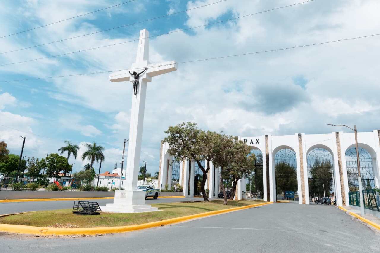 Alcaldía del DN realiza operativos para reacondicionar cementerios previos a Día de los Fieles Difuntos.