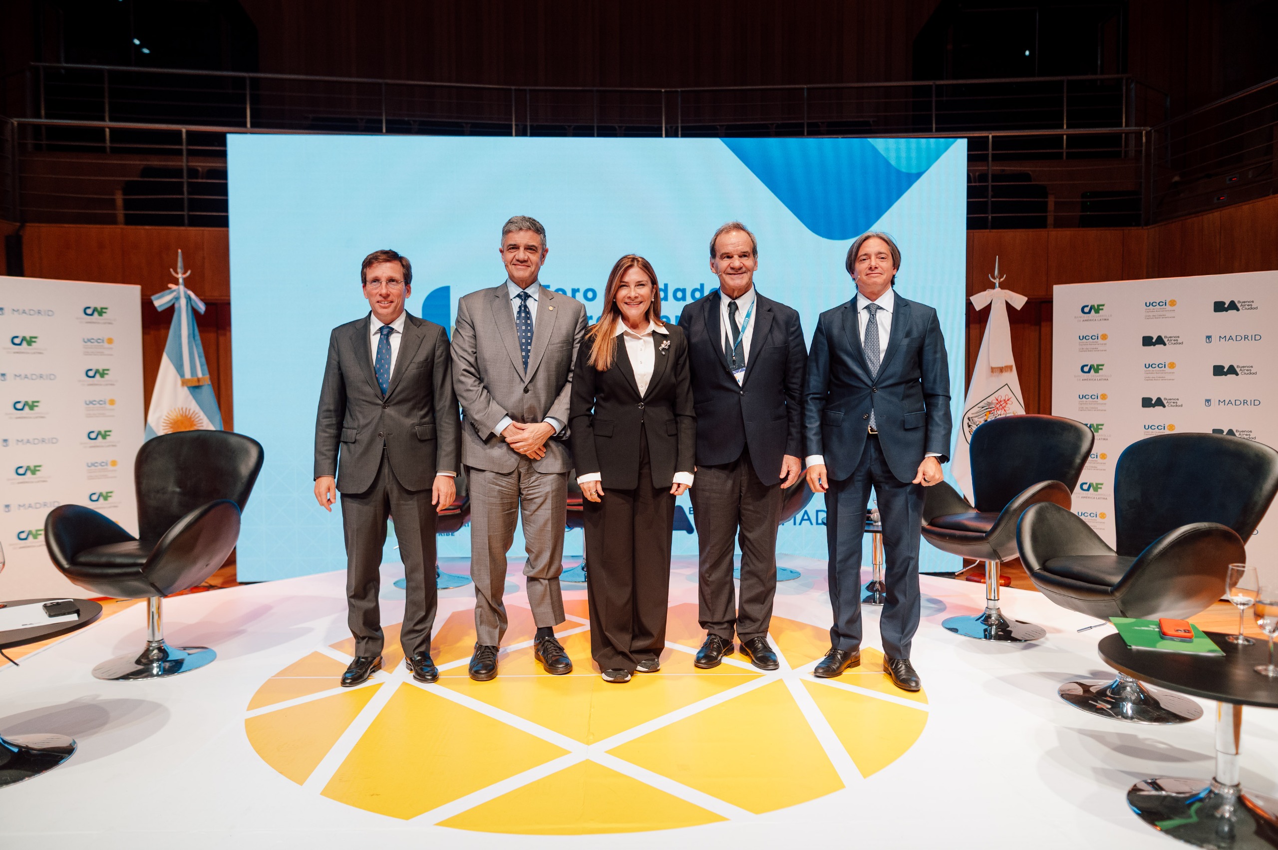 Carolina expone ante la UCCI política regional de viviendas resilientes y bienestar ciudadano.