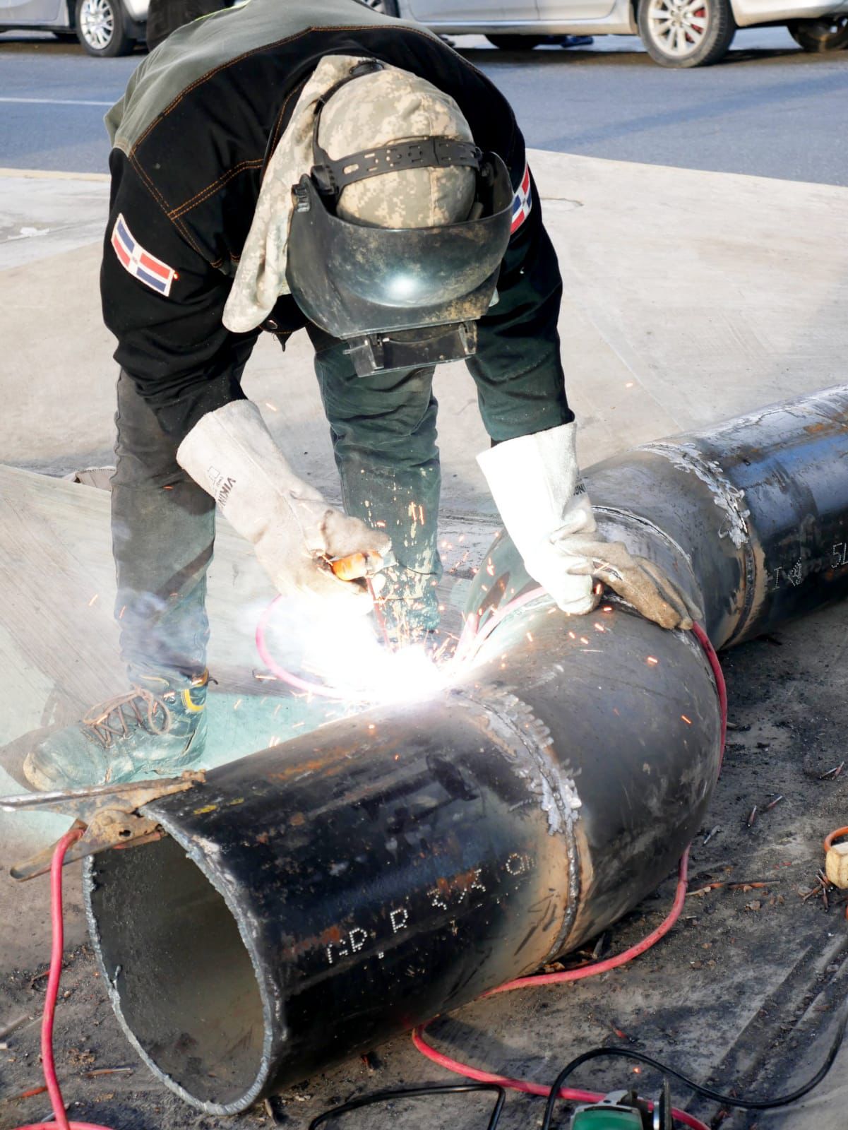 CAASD soluciona avería en línea de agua potable bajo elevado Churchill con Kennedy, DN.