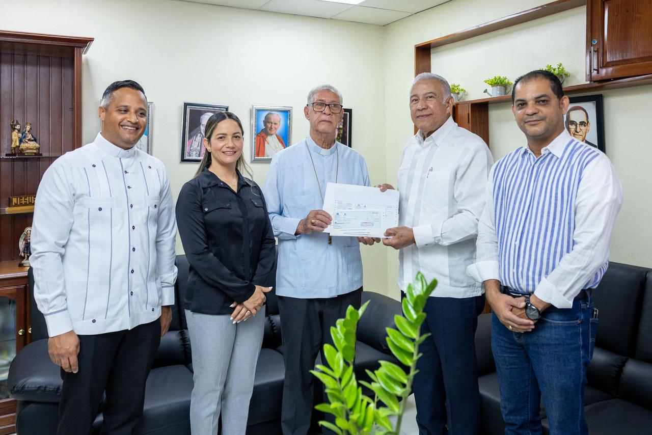 Gobierno entrega RD$27 millones para casa de acogida de sacerdotes en la Diócesis de Mao-Montecristi.
