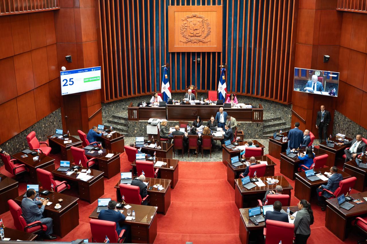 Senado estudia observaciones a Ley de Residuos Sólidos.