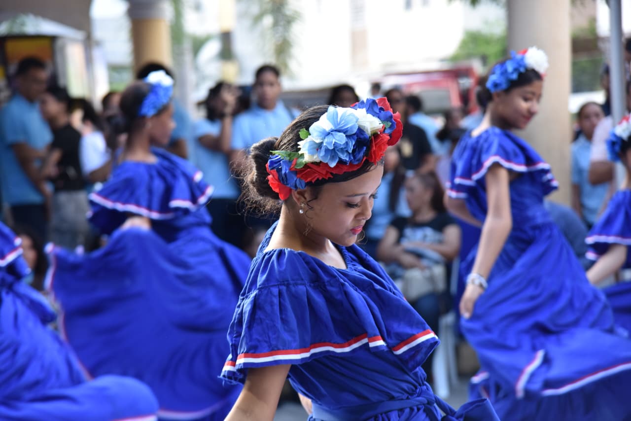 Ministerio de Educación exhibe talento estudiantil en la Ruta del Arte en San Francisco de Macorís.