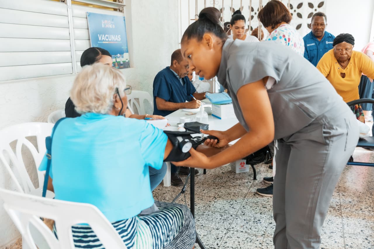 Alcaldía del DN impacta a sector Manganagua con operativo médico y social.