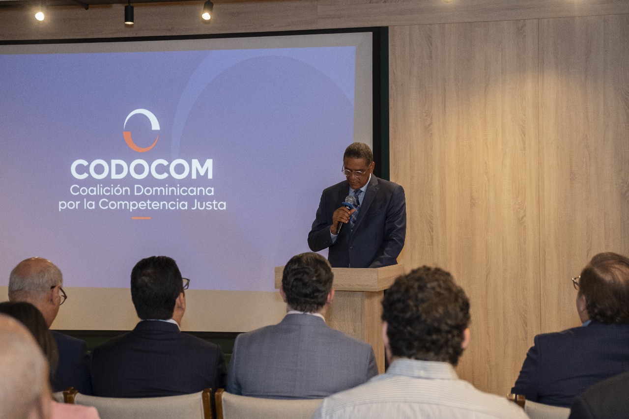 Sector privado lanza coalición para defender la competencia justa y enfrentar el comercio ilícito.