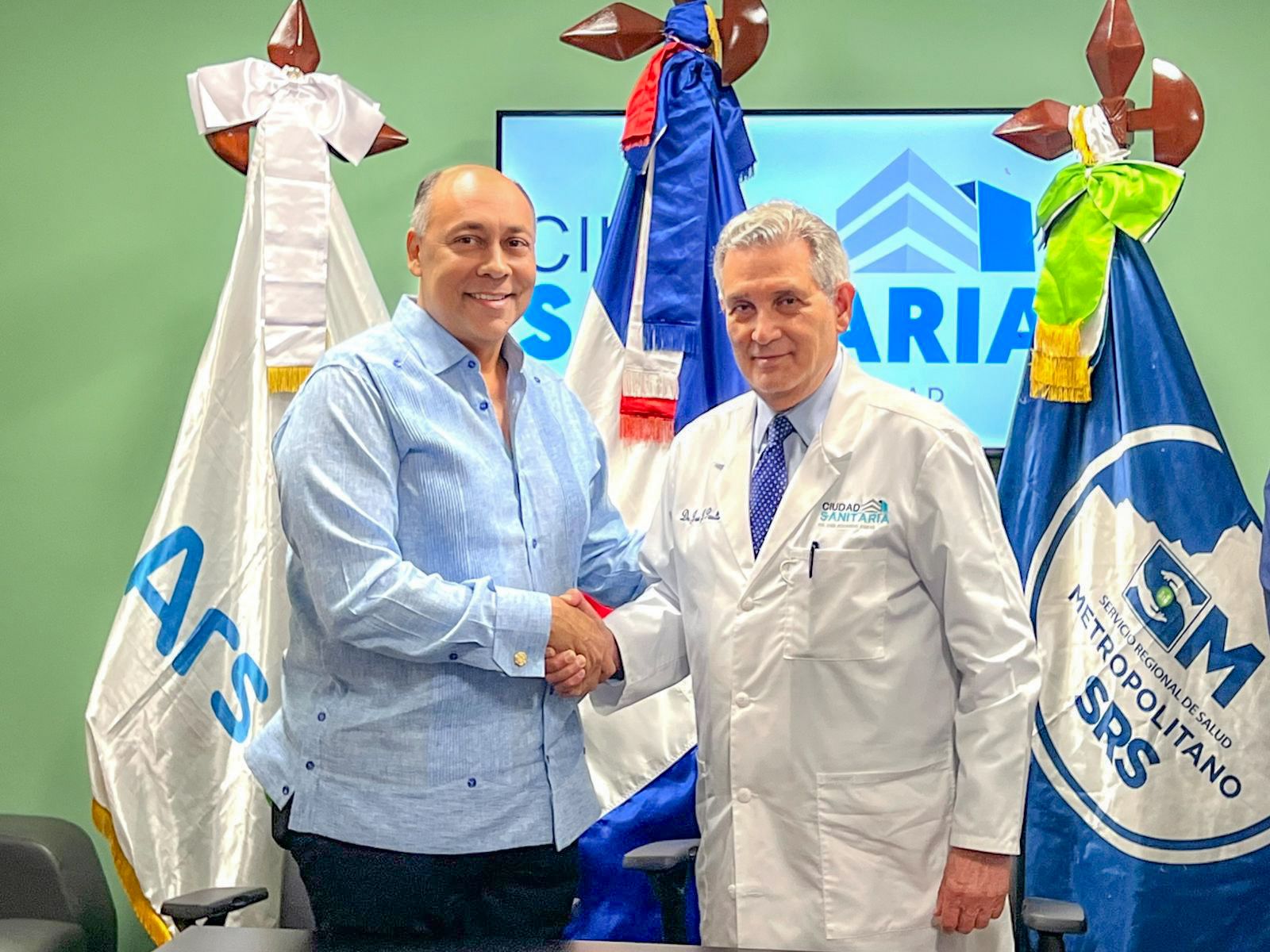 ARS SEMMA y la Ciudad Sanitaria Dr. Luis Eduardo Aybar firman acuerdo para fortalecer acceso de afiliados a servicios médicos.