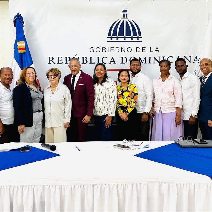 Gobernación de Azua fortalece estrategia provincial para garantizar acceso de jóvenes al programa “Beca Tu Futuro”.