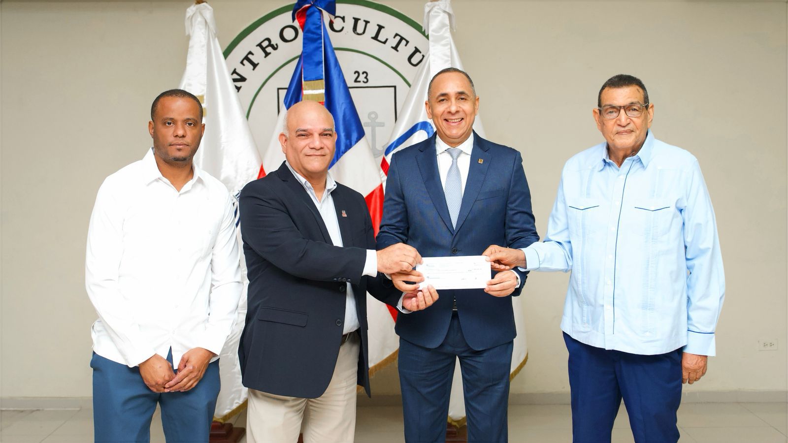 Seguros Reservas dona más de RD$1.3 millones a la Dirección General de Museos para evaluación del edificio histórico de la UCE