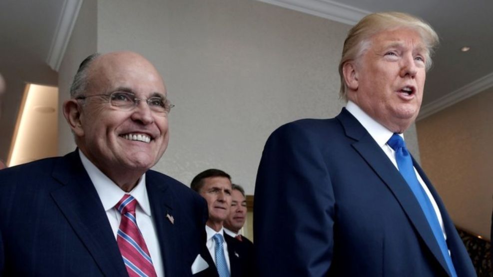 Trump indulta a Rudy Giuliani y otros acusados de intentar revertir las elecciones de 2020.