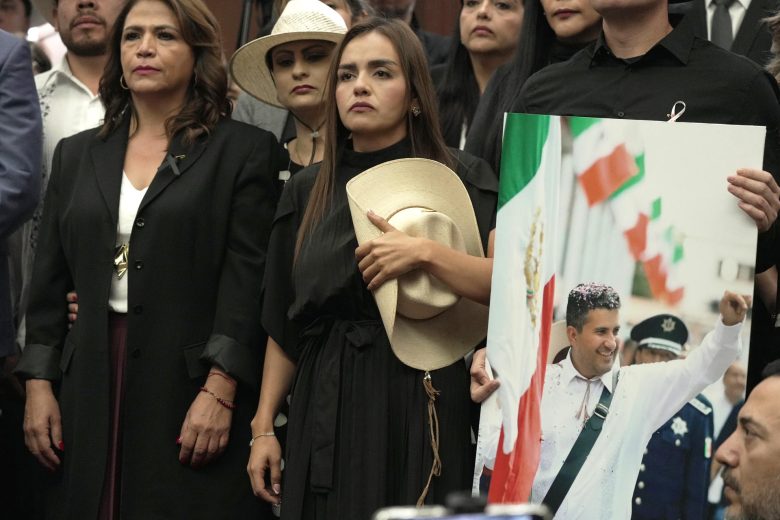 Fiscalía de México identifica a menor de 17 años como autor material del asesinato de alcalde.
