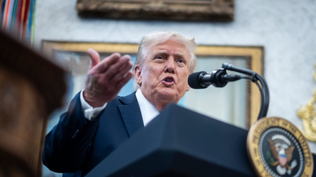 Trump firma ley para forzar la publicación de los archivos Epstein.