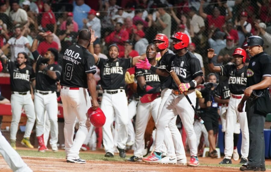 El Escogido aprovecha un error y vence a los Toros en 11 entradas