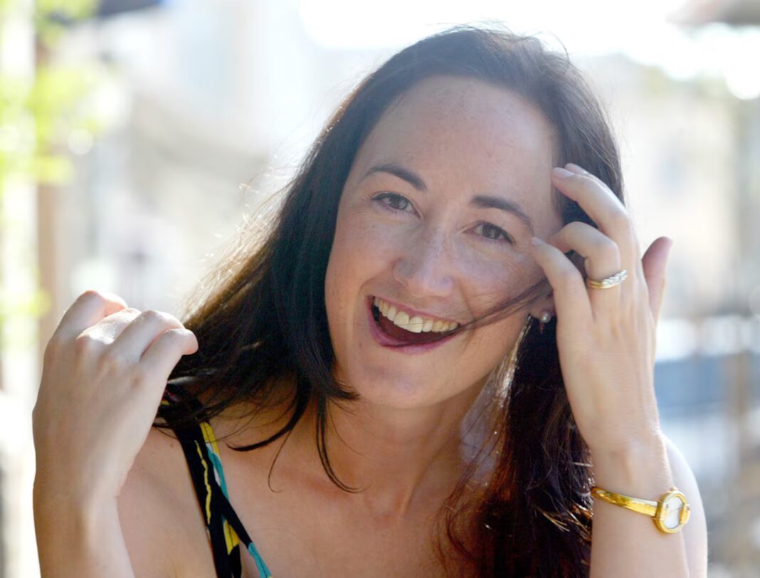 Sophie Kinsella, autora de las exitosas novelas “Shopaholic”, muere a los 55 años.