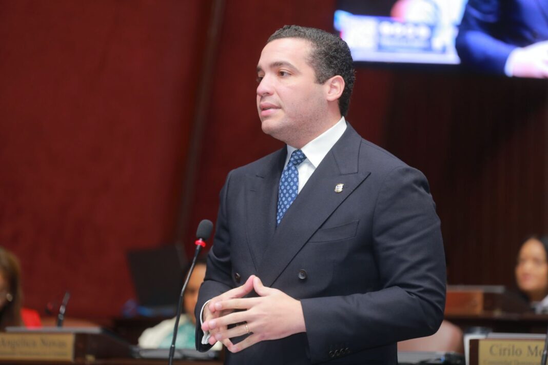 Mariotti Paz cuestiona que el Presupuesto 2026 priorice nombramientos y no el alivio a trabajadores de bajos ingresos.