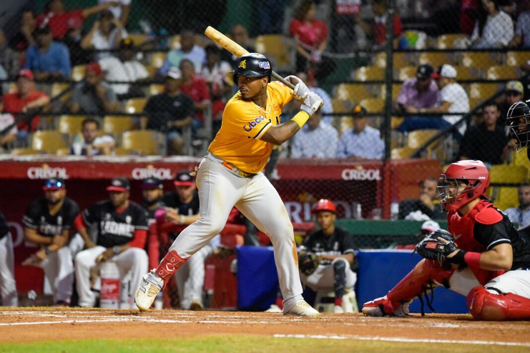 Águilas alcanzan 30 triunfos al imponerse 5-2 a los Leones.
