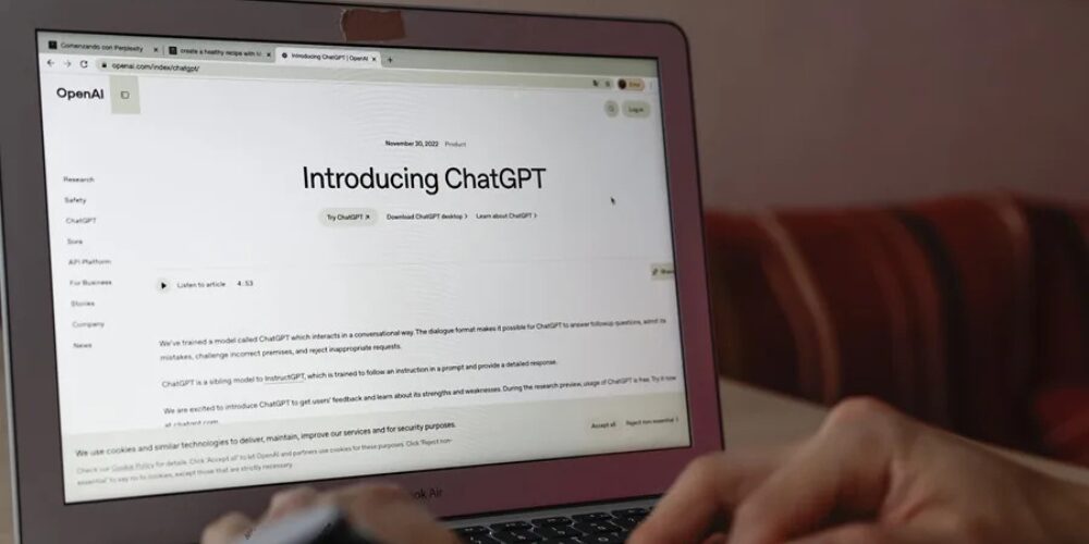 OpenAI niega su responsabilidad en el suicidio de un joven tras interactuar con ChatGPT.