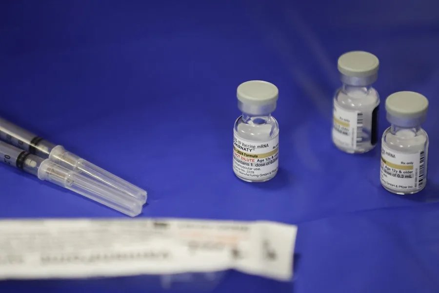 EE.UU. investiga si la vacuna de la covid-19 está relacionada con la muerte de pacientes