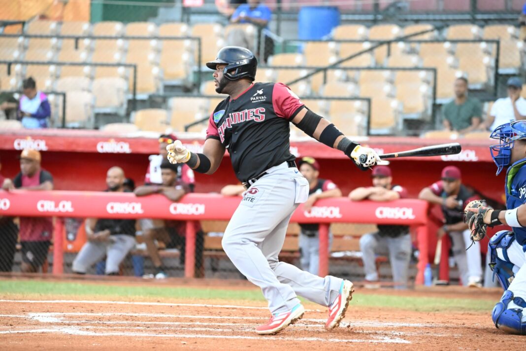 Gigantes cierran con cuatro triunfos al hilo y avanzan terceros tras vencer al Licey.