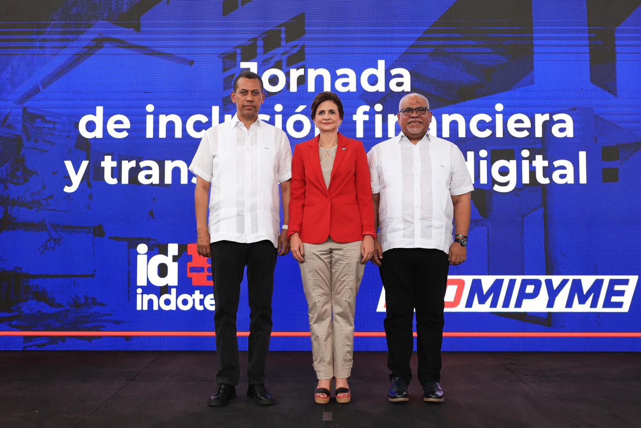 Raquel Peña lidera jornada de inclusión digital y financiera.