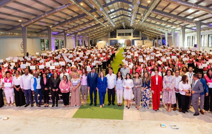 Fundación AES y Supérate capacitan otras a 152 "Mujeres Súper Emprendedoras"