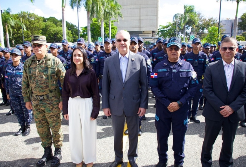 Hoy quedó oficialmente en marcha la Operación Navidad con Garantía de Paz 2.0, encabezada por el presidente Luis Abinader desde el Palacio de la Policía Nacional.