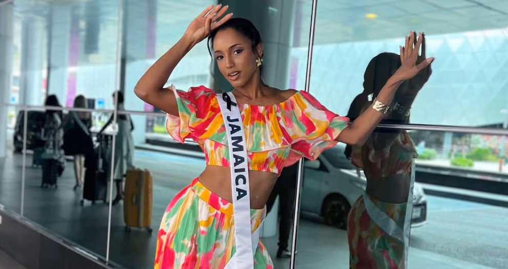 Miss Jamaica resultó con una fractura y hemorragia intracraneal tras grave caída en Miss Universo.