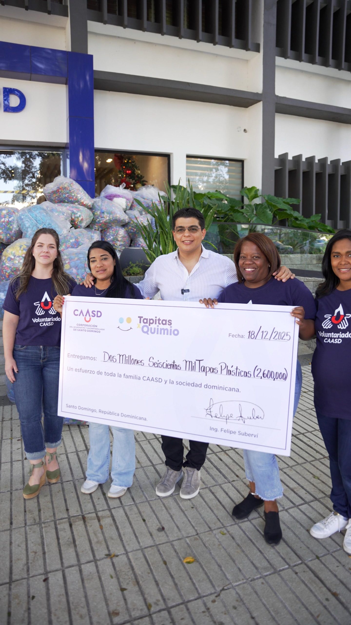 CAASD recolecta 2.6 millones de tapitas para apoyar tratamientos de quimioterapia infantil