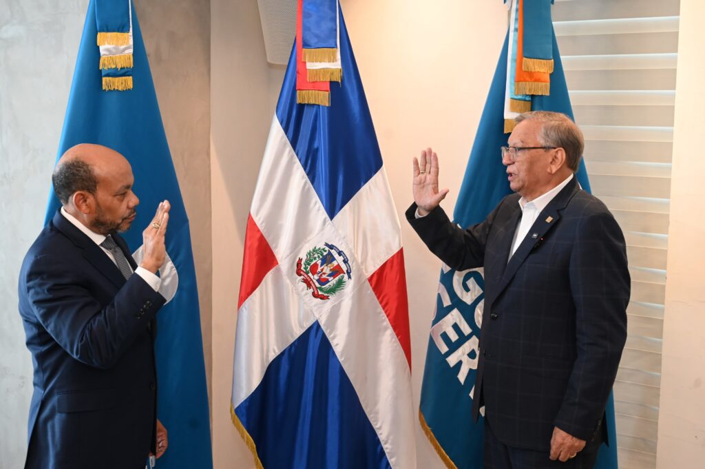 Luis Valdez Veras juramentado como vicepresidente ejecutivo de Seguros Reservas