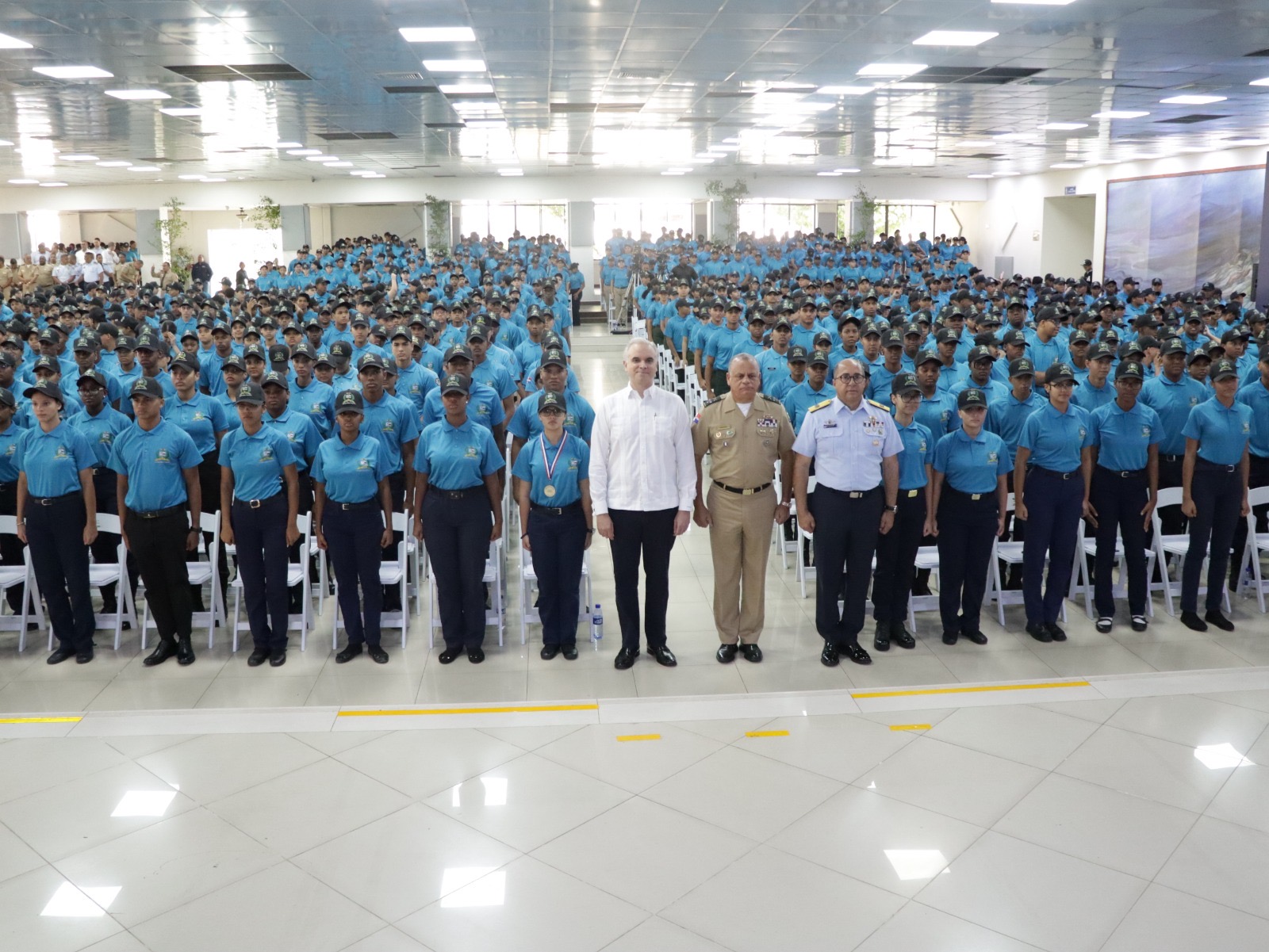 Policía Nacional participa en graduación de más de 8,300 jóvenes del Servicio Militar Voluntario