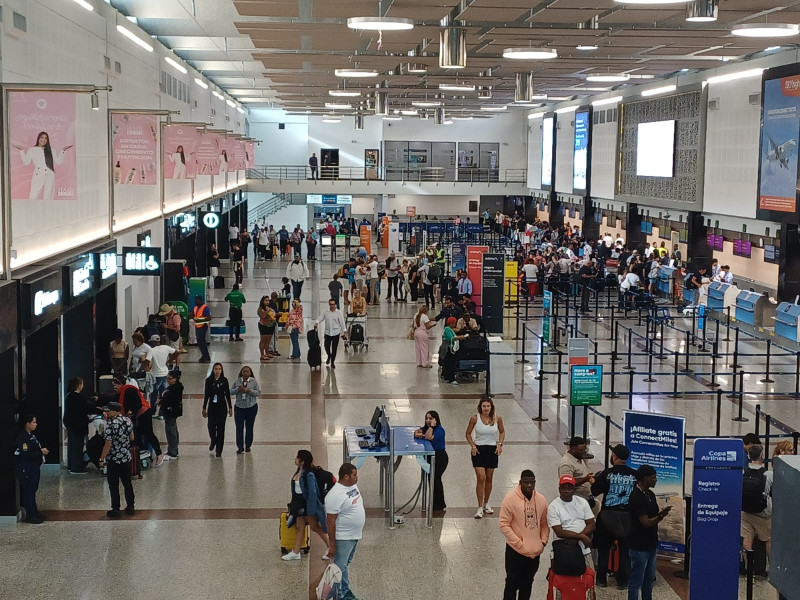 Más de 30 vuelos cancelados en AILA por tormenta de nieve en EE.UU.