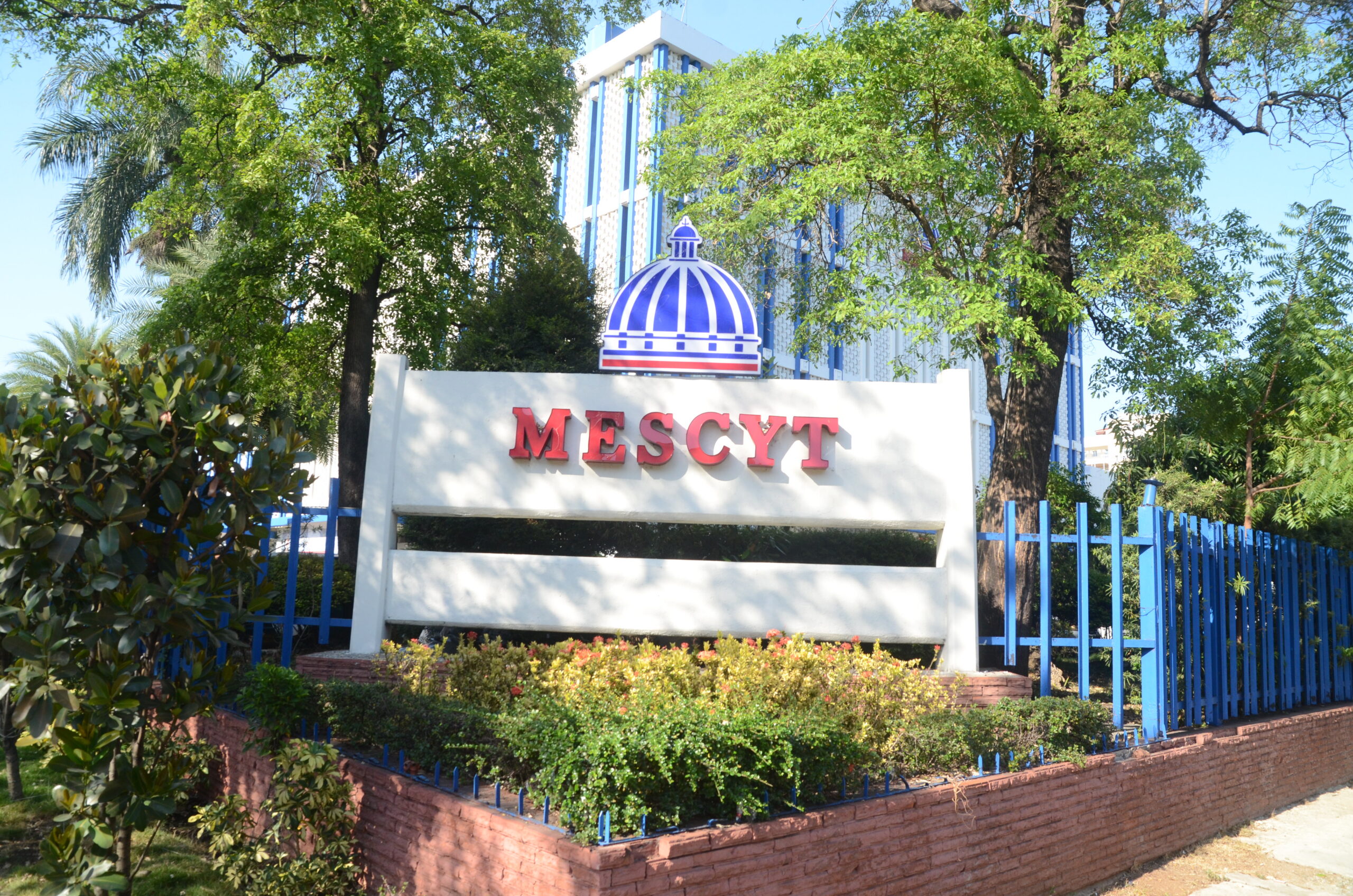 Mescyt anuncia próxima convocatoria de becas y requisitos para aplicar