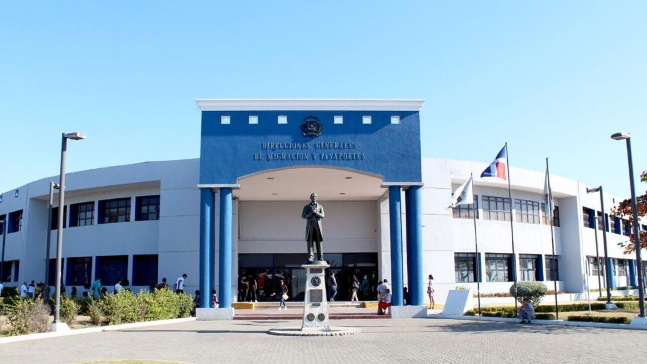 Migración avanza en modernización del permiso de salida de menores