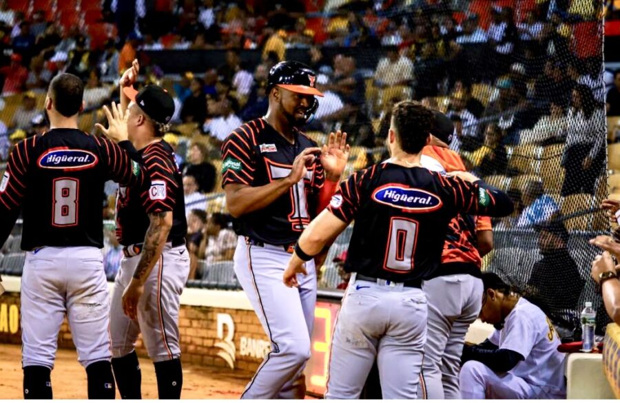 Toros del Este apabullan a las Águilas con marcador 17-1