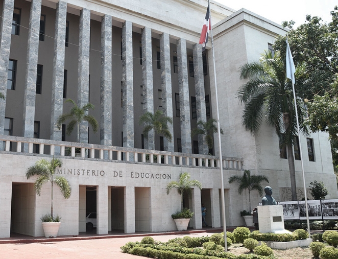 Suspenden docencia en Cenoví por fuerte olor químico en centro educativo