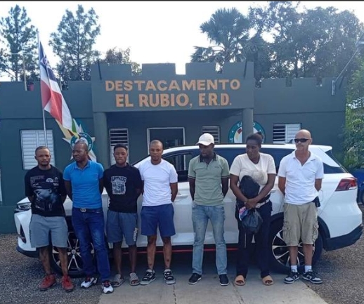 Canadiense detenido en Santiago por transportar haitianos en condición irregular