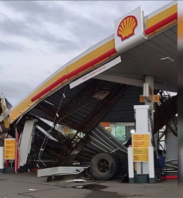 Accidente de patana provoca daños en estación de combustibles en Santiago