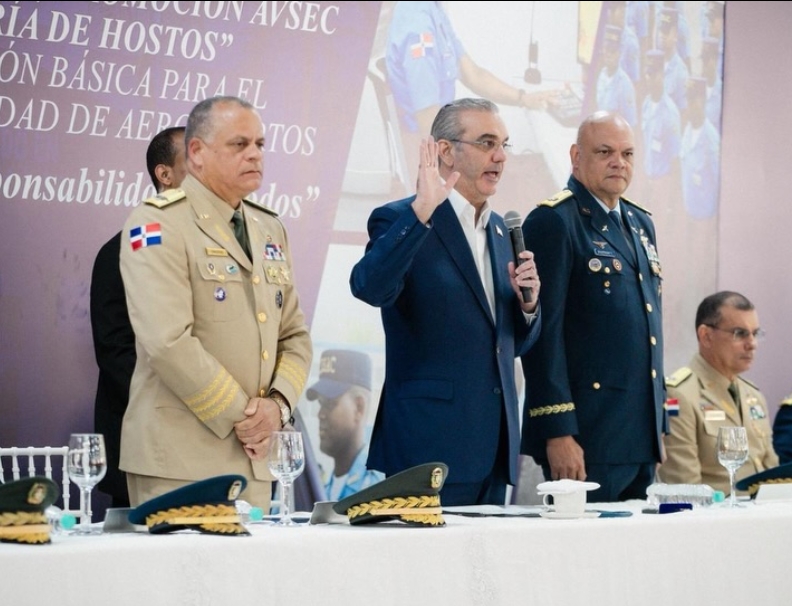 Presidente Luis Abinader encabeza graduación de nuevos agentes de Seguridad de Aviación