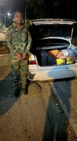 Exmilitar del ERD detenido en Barahona por transportar haitianos indocumentados