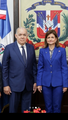 Vicepresidenta Raquel Peña juramenta nuevo director de la DGII