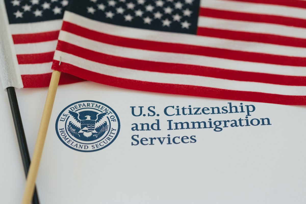 USCIS anuncia alza en tarifas migratorias desde enero 2026