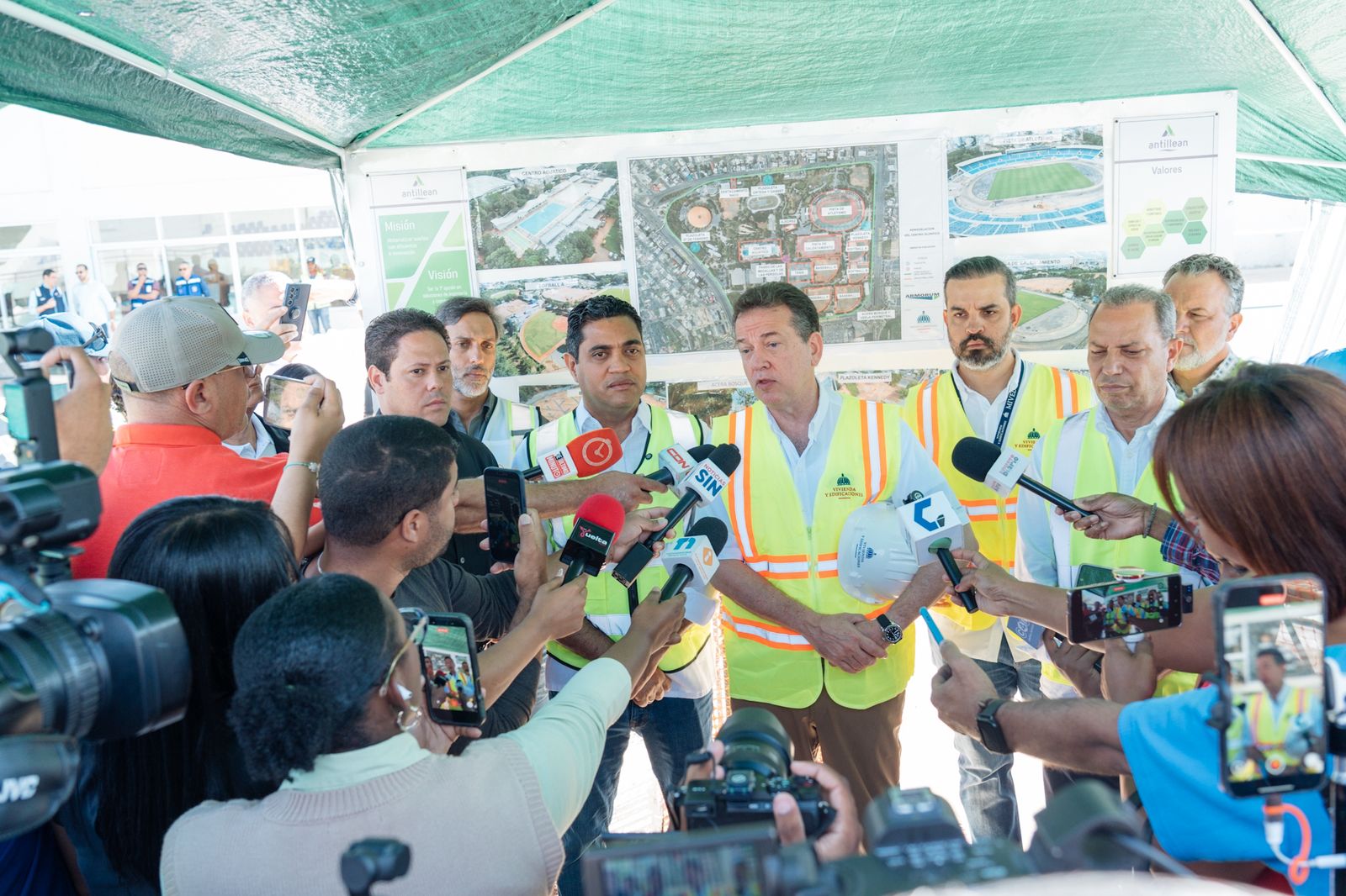 Ministros Ito Bisonó y Kelvin Cruz encabezan balance de obras y ratifican continuidad del cronograma para los Juegos Centroamericanos y del Caribe 2026