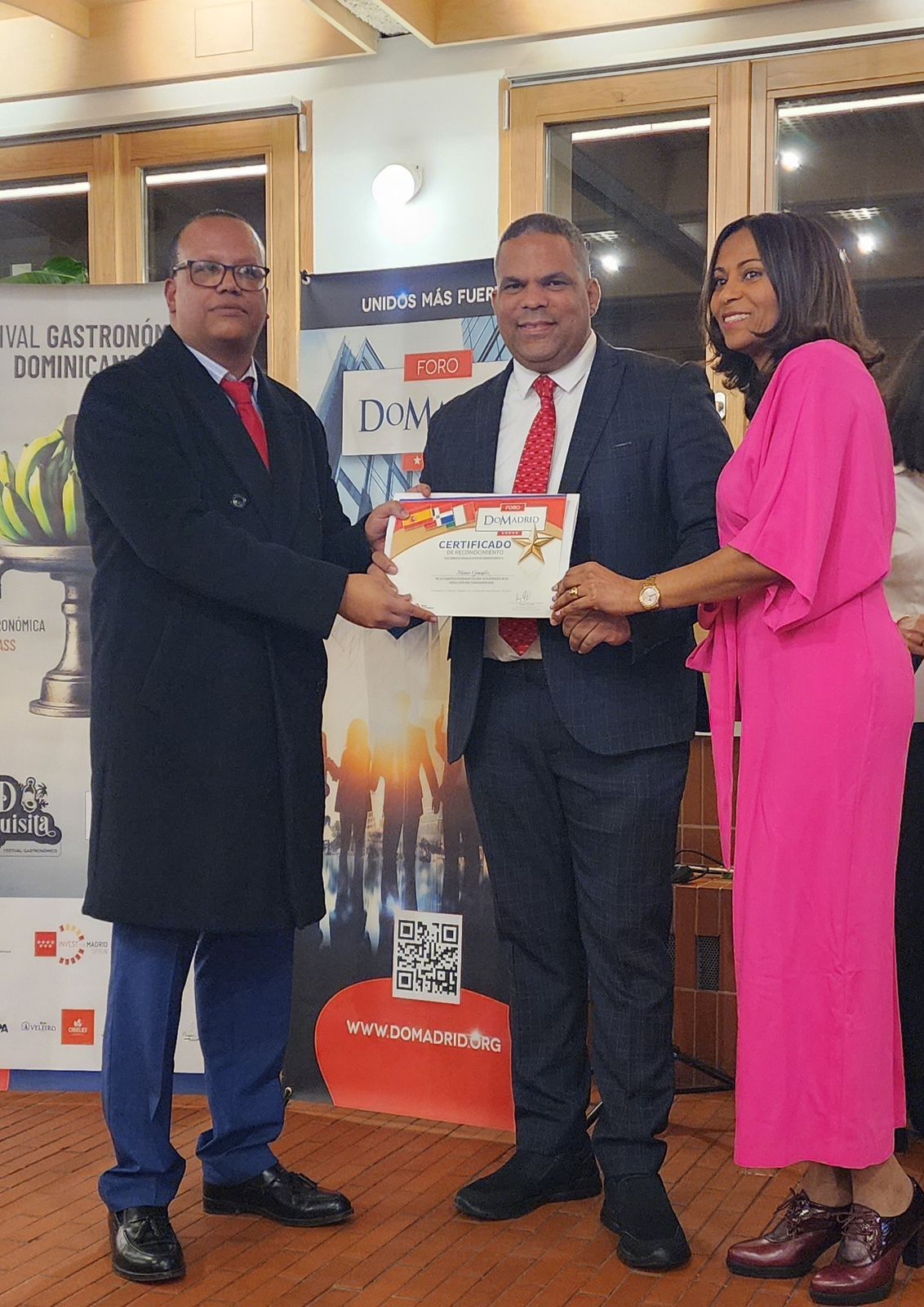 Foro DoMadrid reconoce en España a Moisés González por su trayectoria periodística