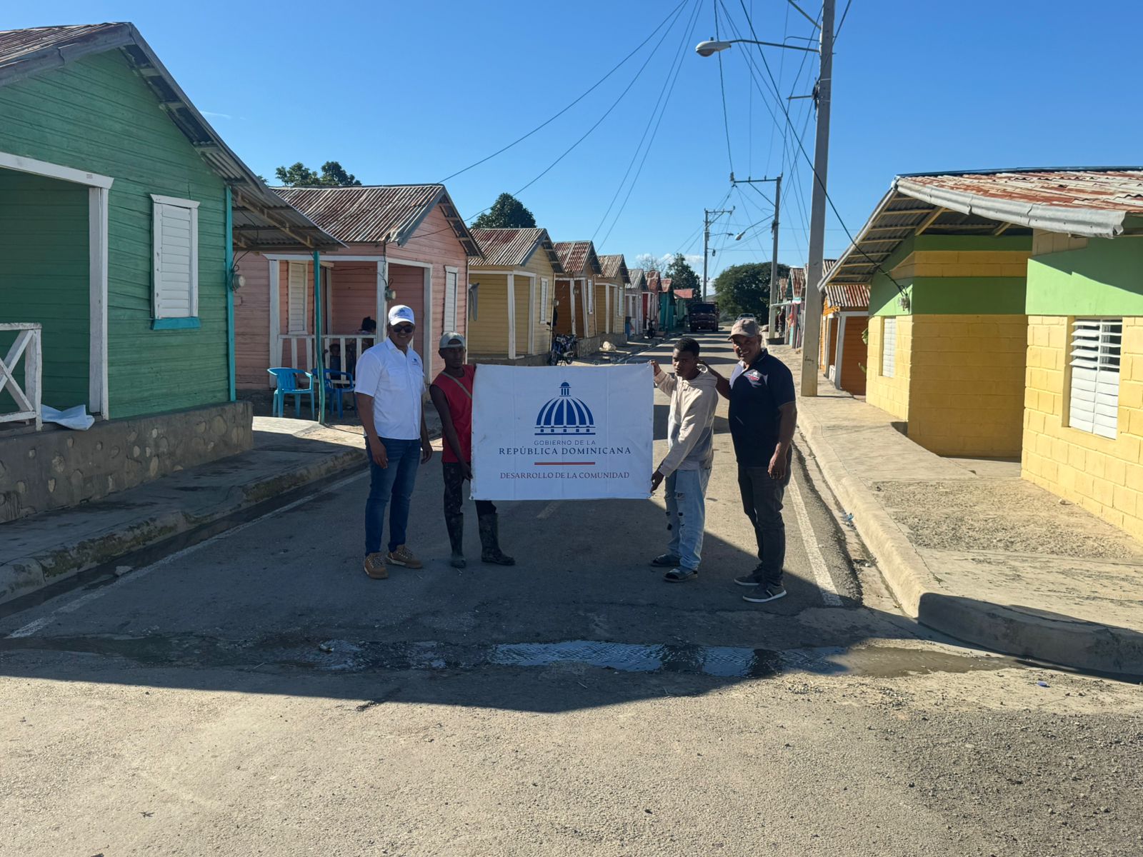 Desarrollo de la Comunidad beneficia a decenas de familias en San Juan con remozamiento de viviendas