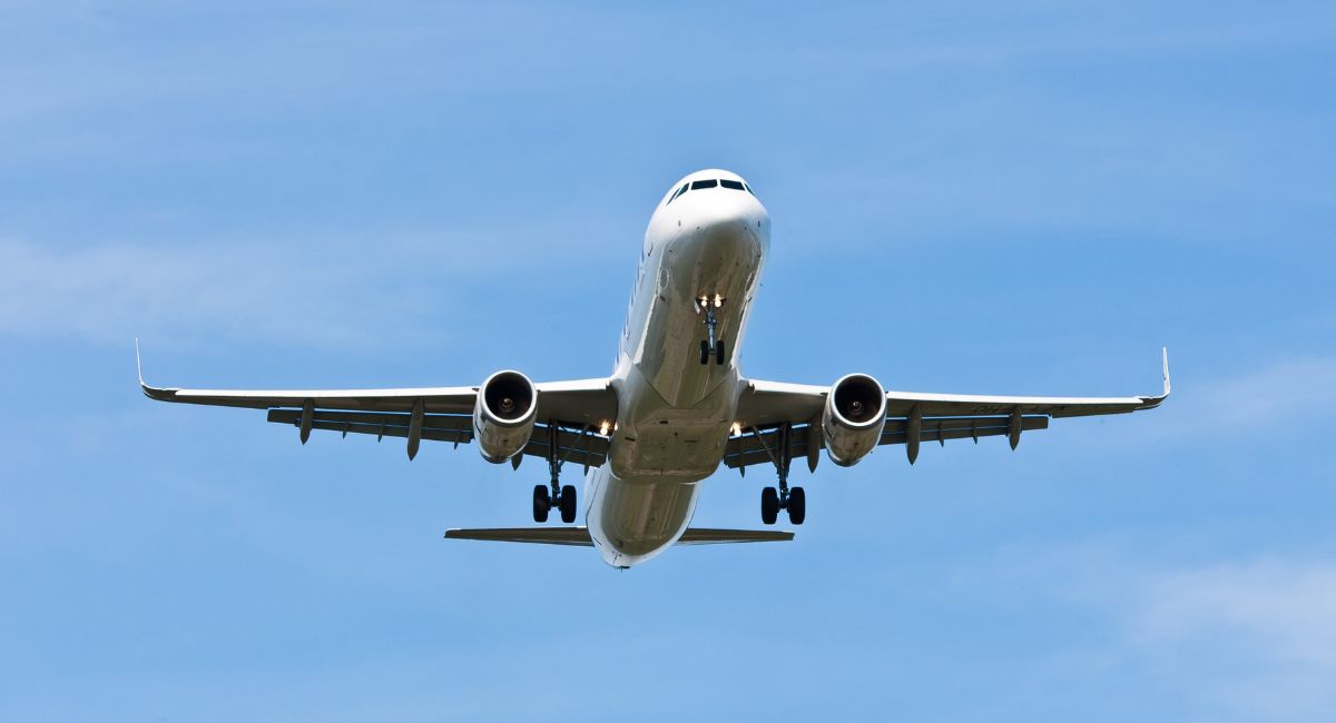 Avión privado se estrella en aeropuerto de Maine