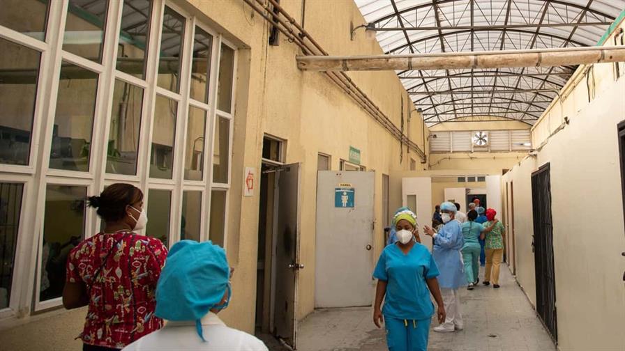 Gobierno completa el aumento salarial del 25 % a los médicos de la Red Pública