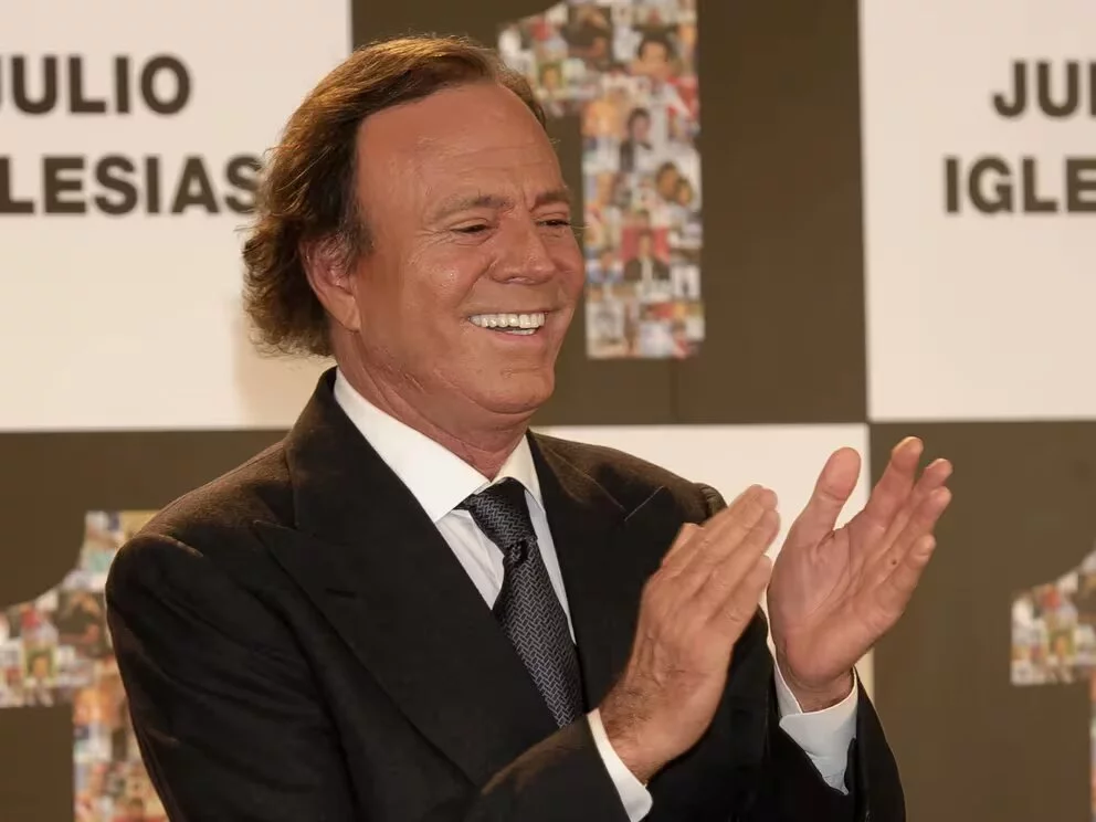 Julio Iglesias acusado de acoso sexual contra empleadas