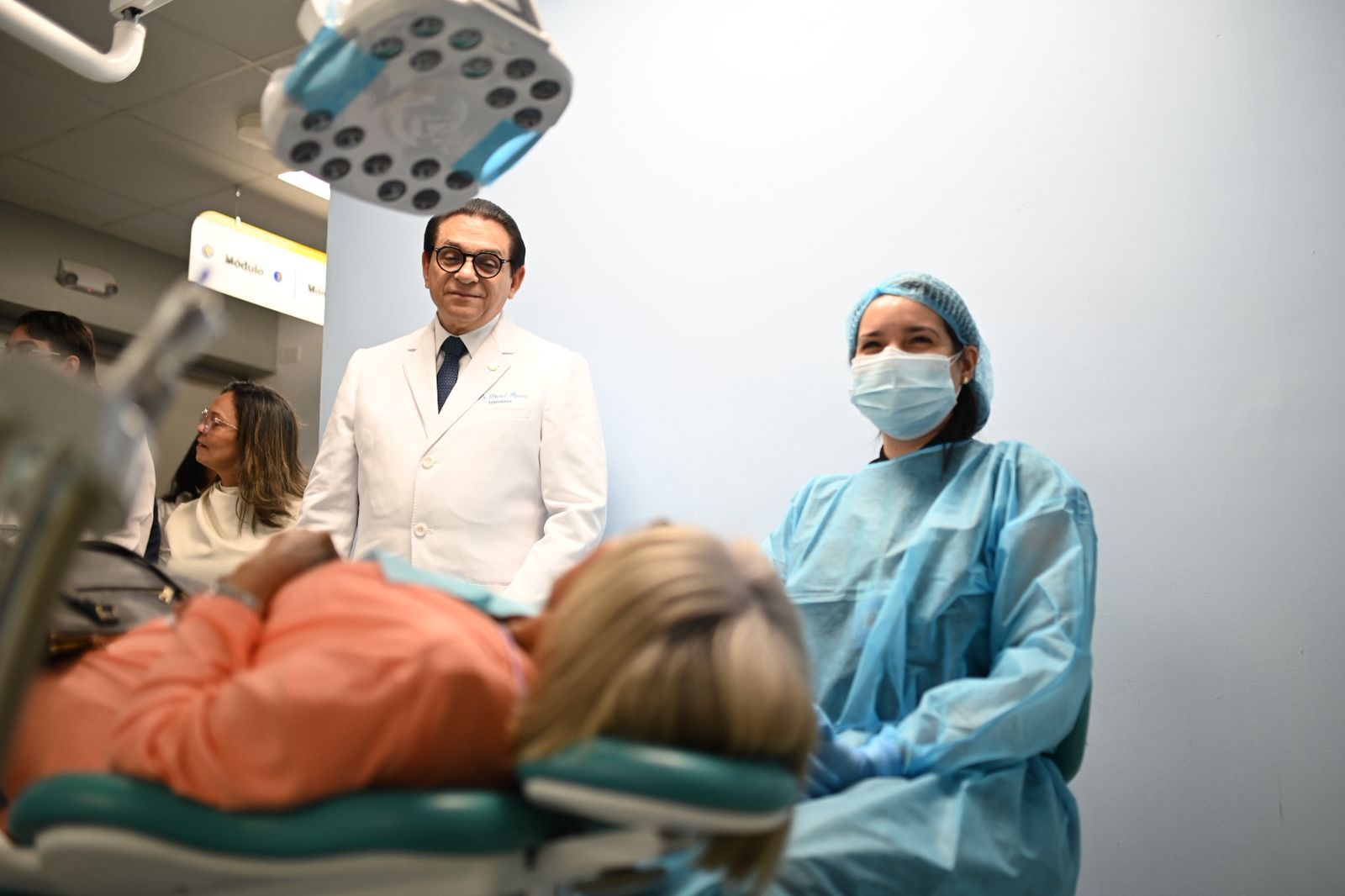 Senador Daniel Rivera beneficia a 300 personas con programa Sonrisa Santiaguera