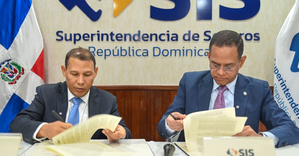 Superintendencia de Seguros y Centro Nacional de Ciberseguridad firman acuerdo para fortalecer la seguridad digital