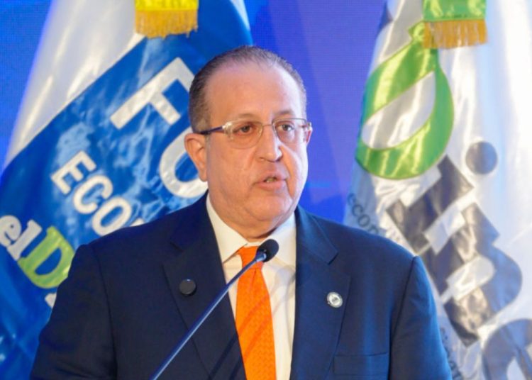 Gobierno reduce gasto público y prioriza inversión, según Hacienda y Economía